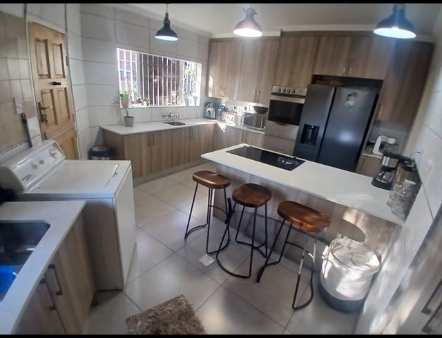 4 BEDROOM HOUSE FOR SALE IN MEYERTON PARK